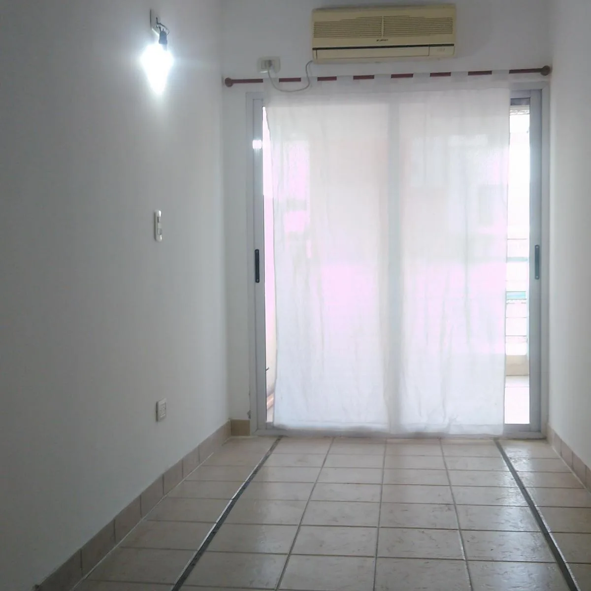 2 ambientes con balcón amoblado