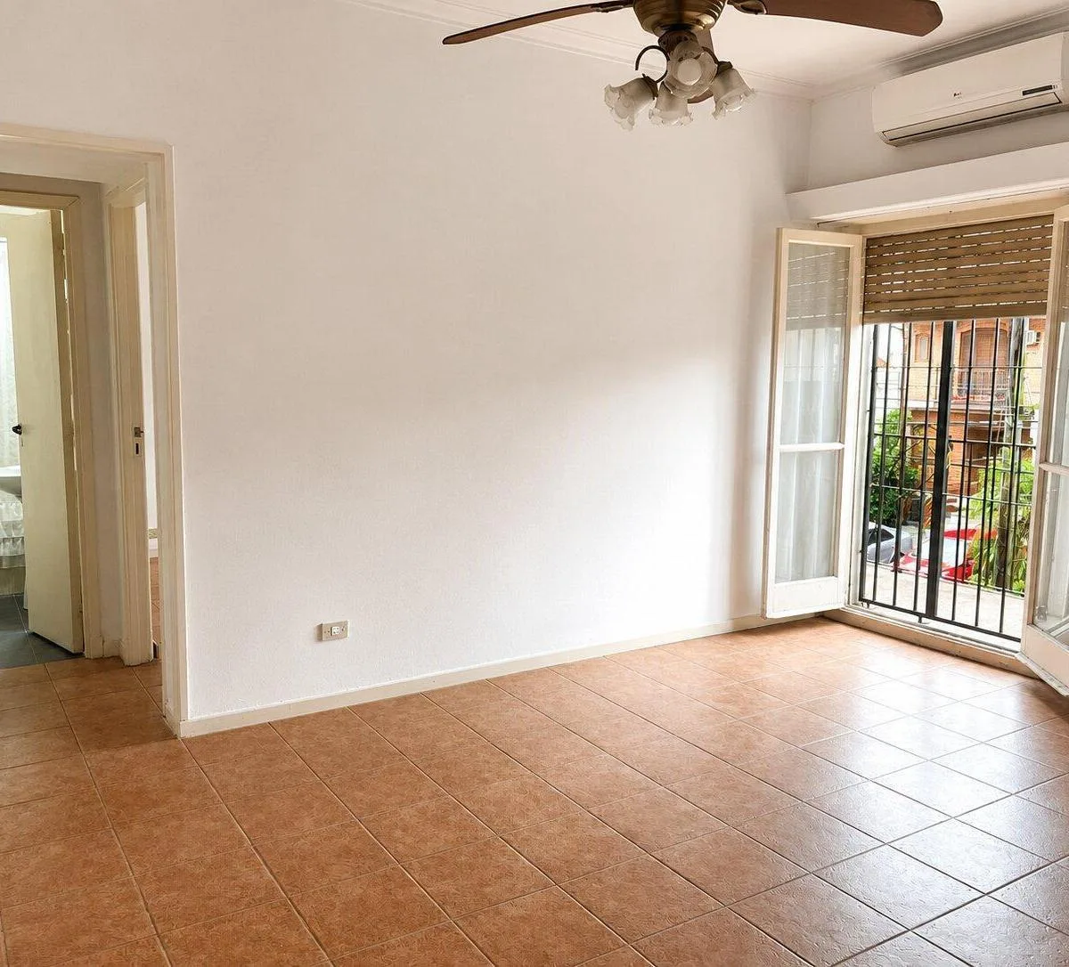 1 dormitorio, balcón aterrazado