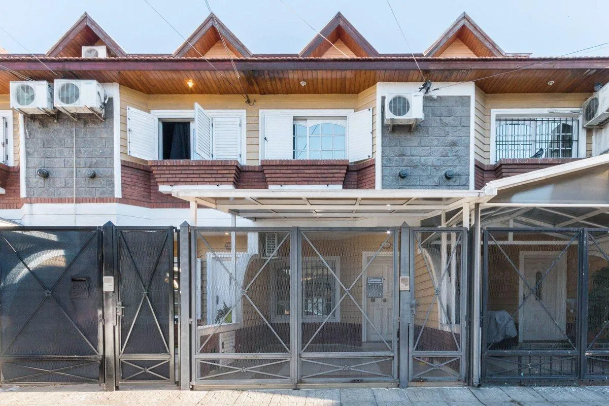 Triplex con patio y cochera