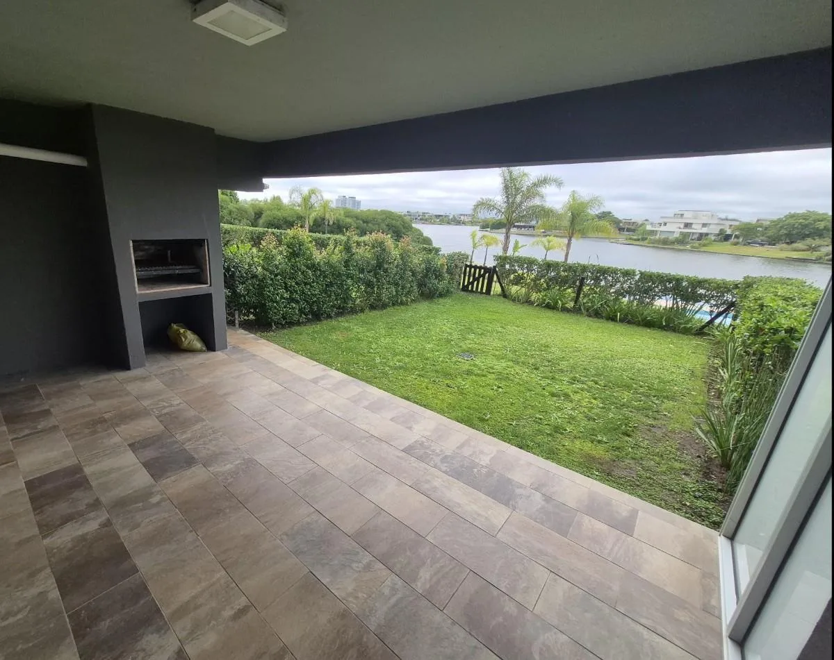Lindísimo Departamento de 3 Amb. en Pb con Galería y Jardín Propios