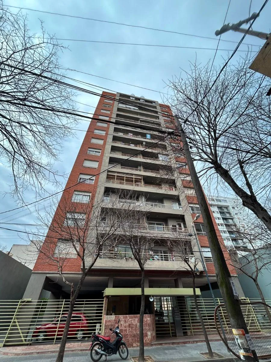 1 dormitorio, balcón y pileta