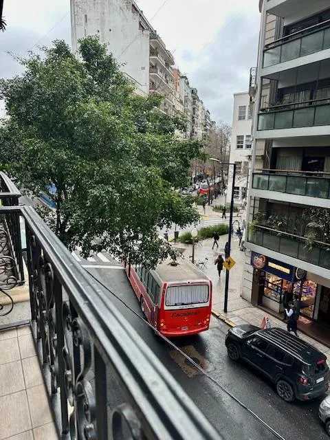 Monoambiente con balcón en Recoleta