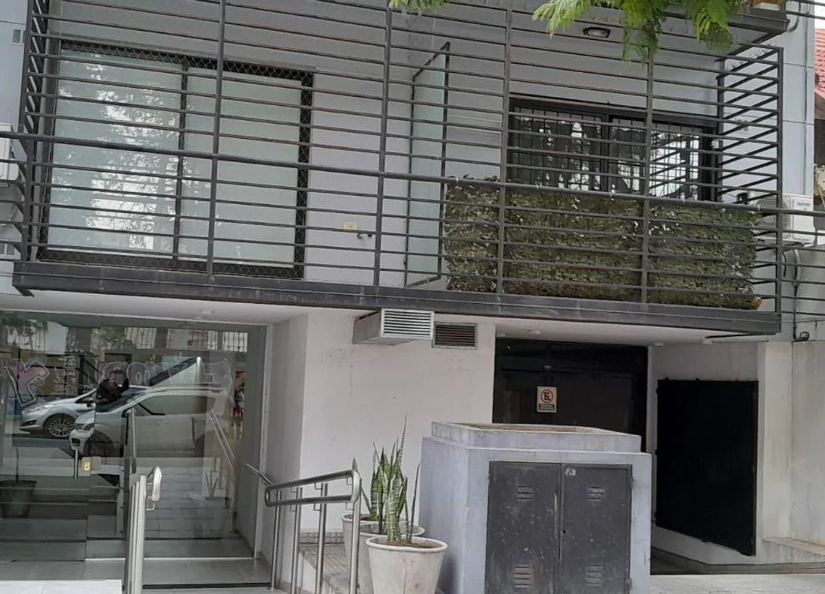 Monoambiente al frente con balcón