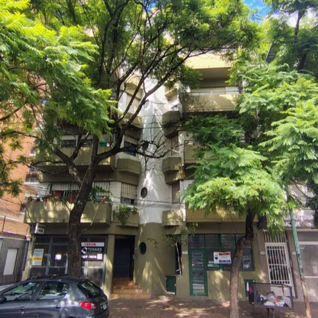 1 ambiente al frente con balcón