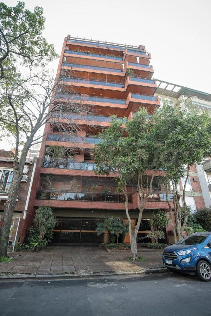 3 dormitorios, balcón terraza y cochera