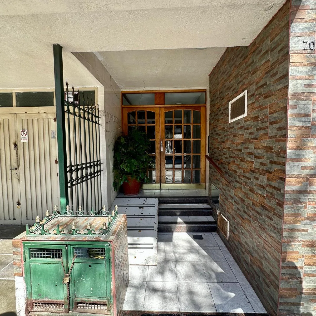 1 dormitorio, cocina separada y patio
