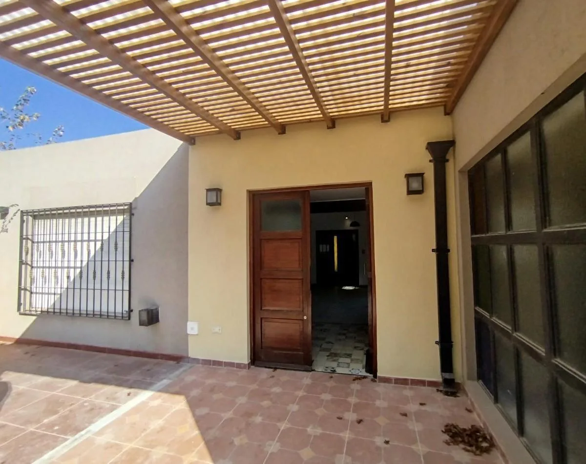 Casa con quincho y pileta