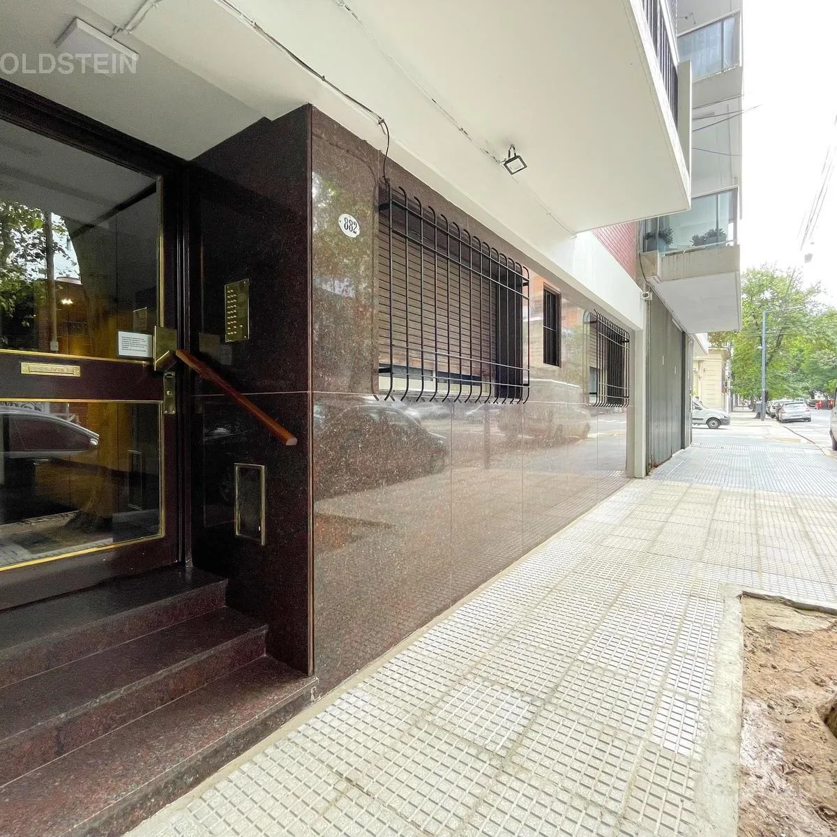 Apartamento com pátio coberto