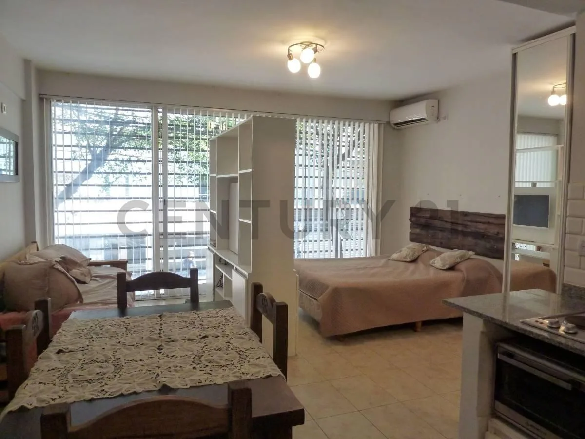Monoambiente amoblado con A/C