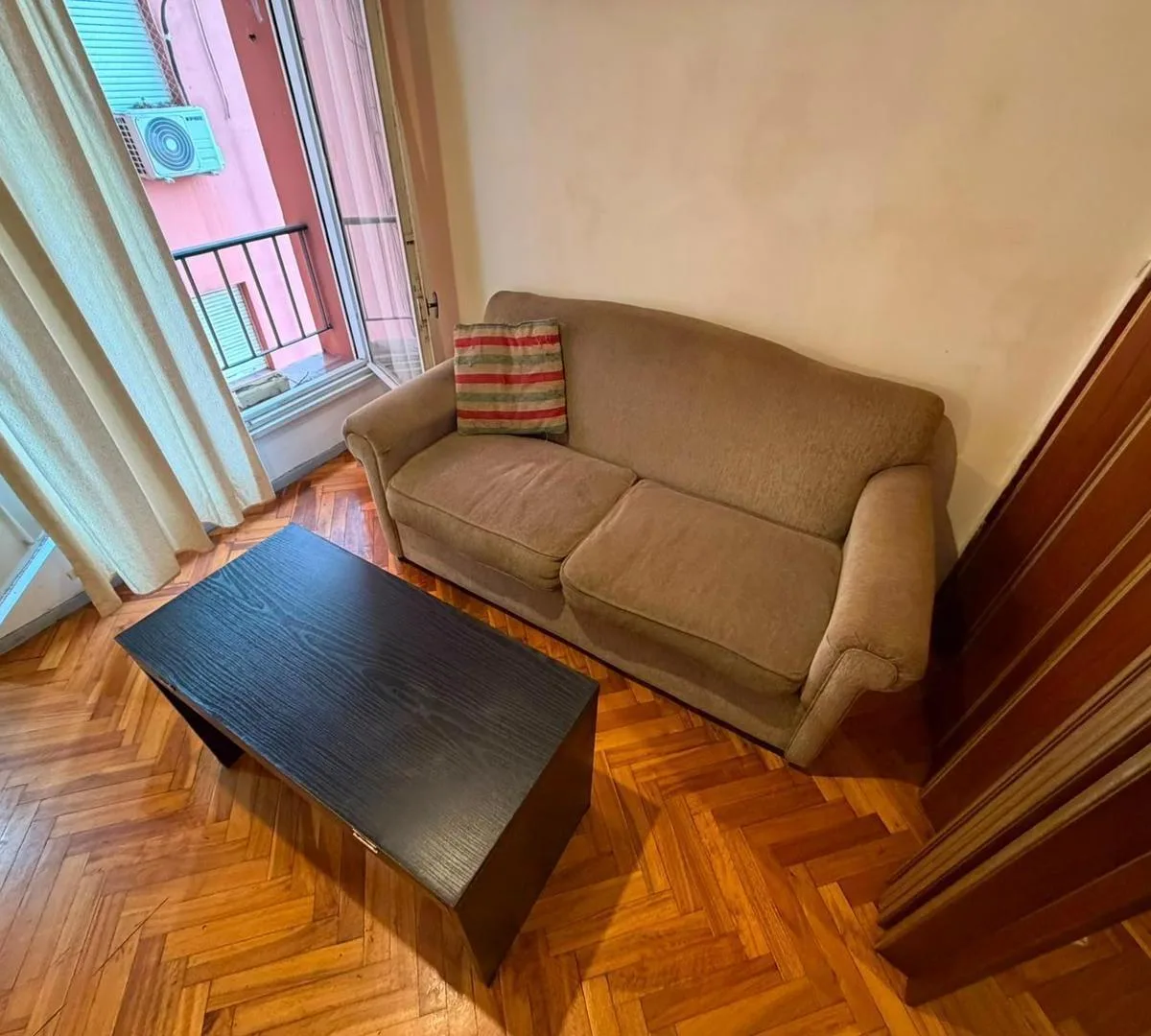 Monoambiente amoblado con balcón