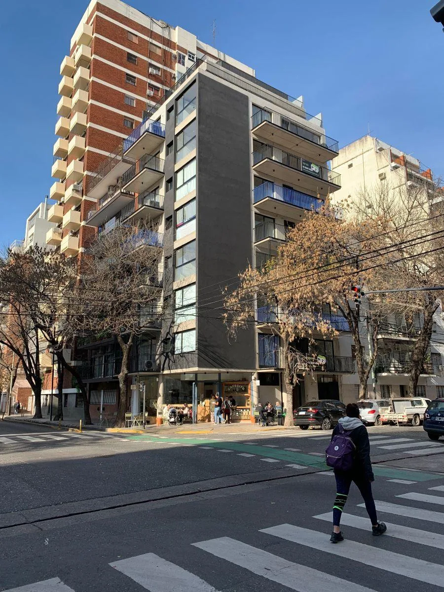 Lindísimo Semipiso de 2 Ambientes en Esquina de Maure y Zapata, con Amplio Balcón