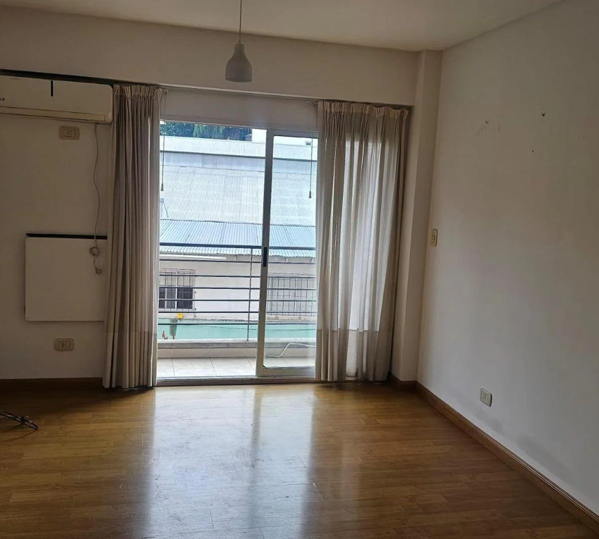 2-room unit with balcony and parking