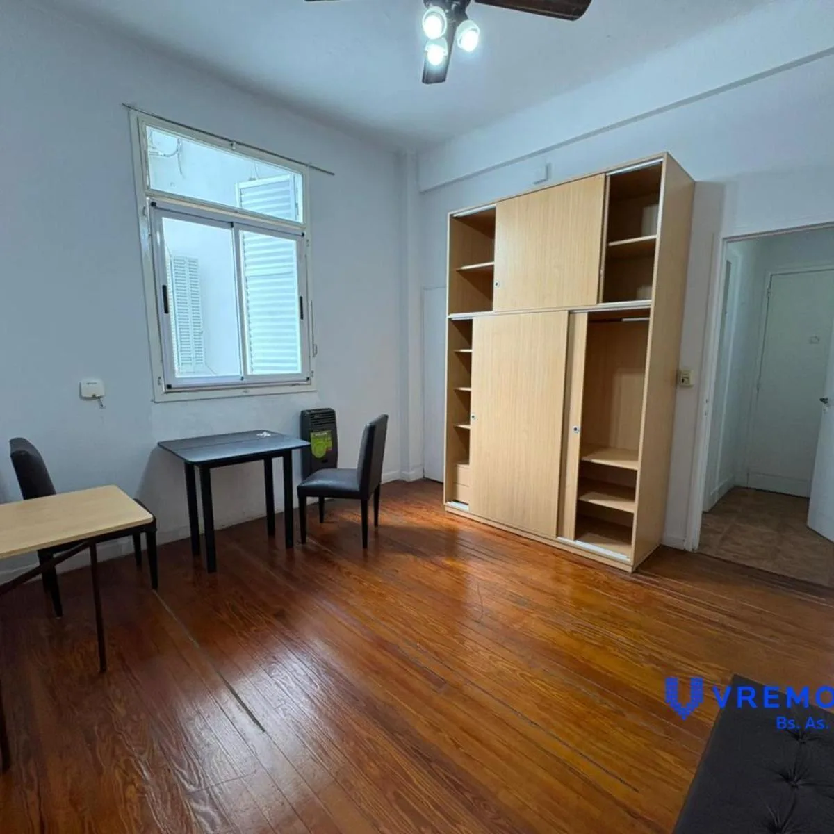 Lateral studio with elevator