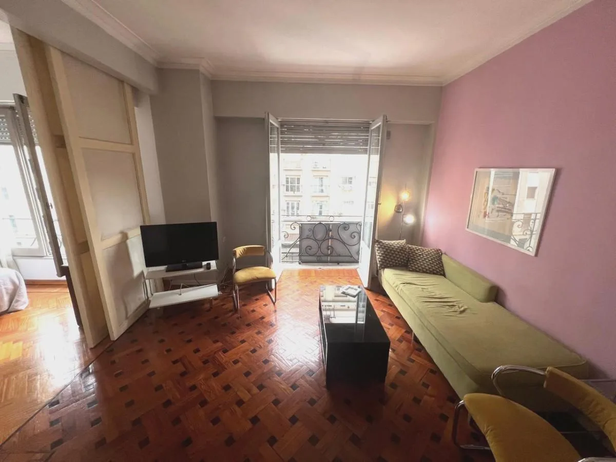 2 ambientes con balcones franceses