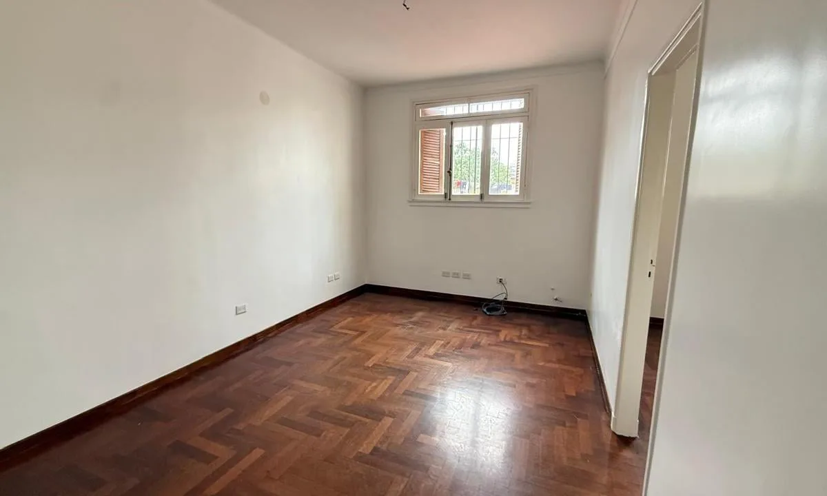 Departamento - Alquiler - Colegiales - 2 Amb - C/frente - por Escalera