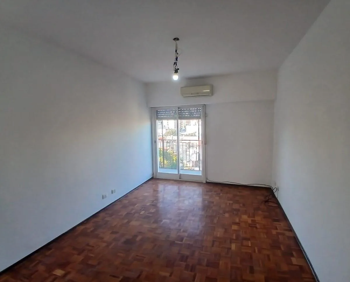 4° piso al frente con balcón