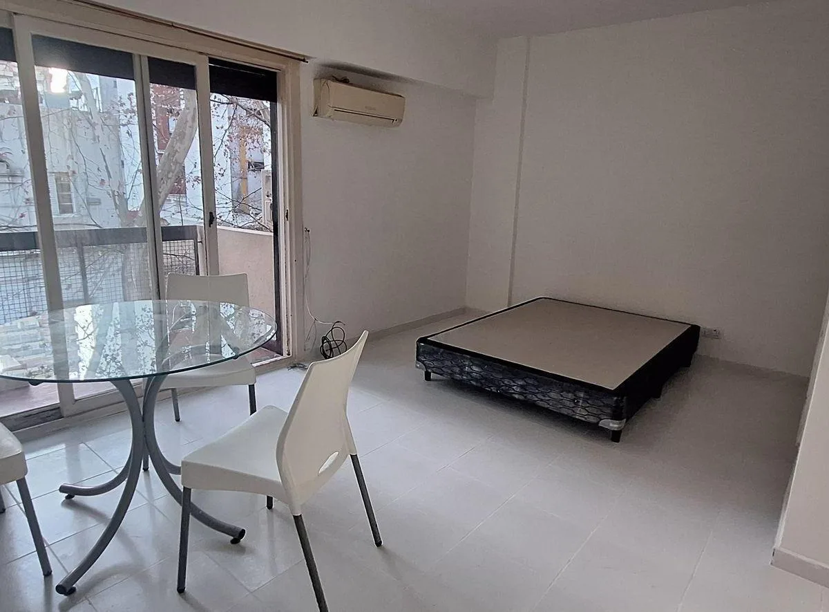 Monoambiente 4to piso con balcón
