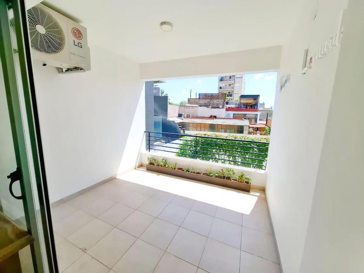 Monoambiente con balcón