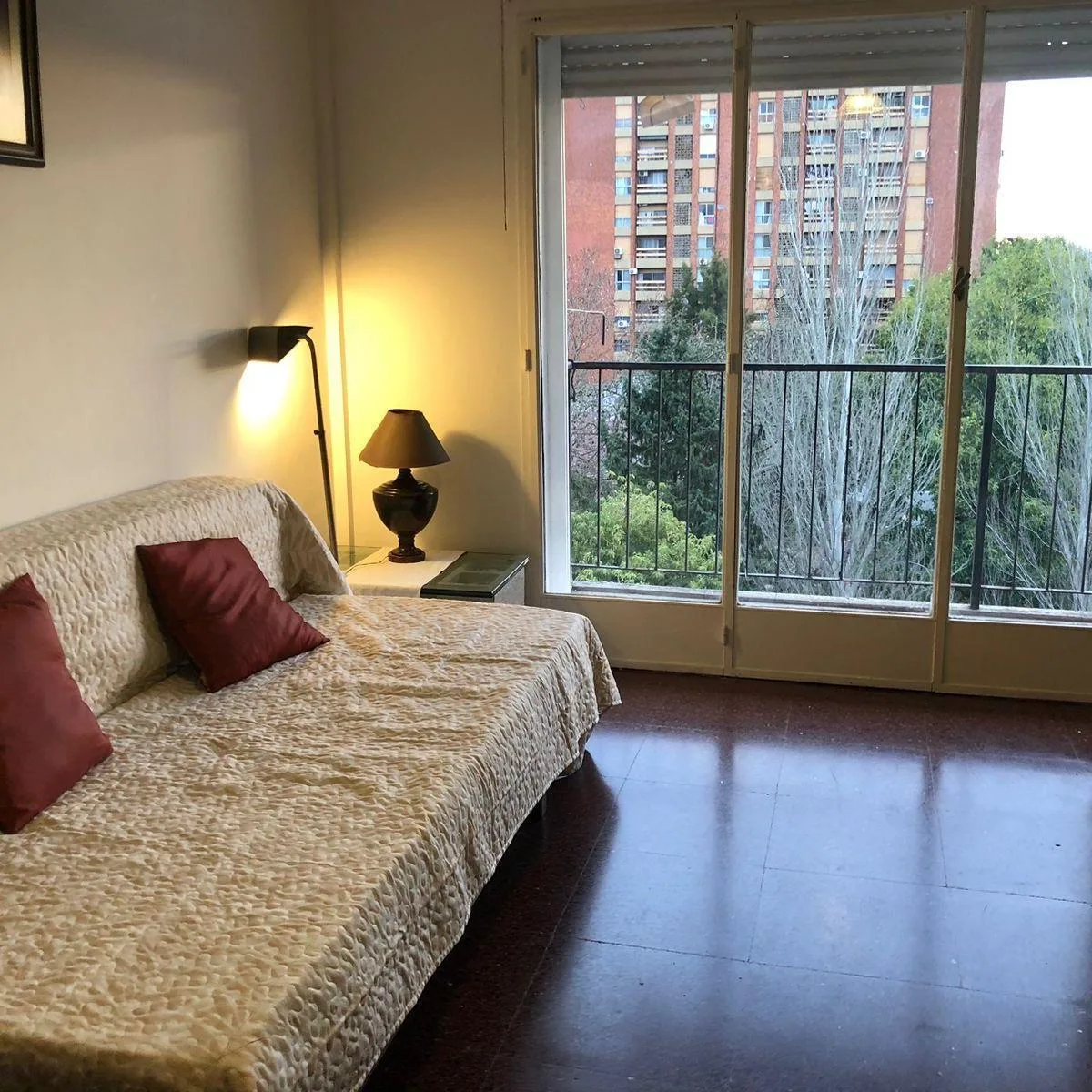 Departamento con balcón en Coghlan