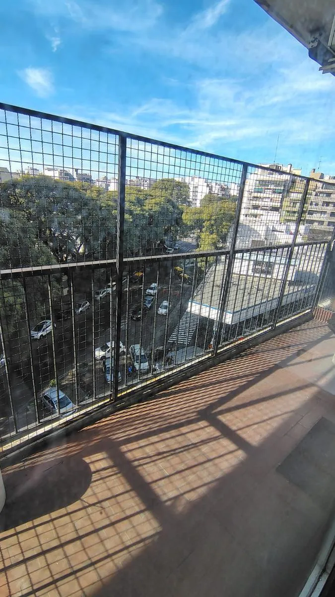 2 ambientes con gran balcón