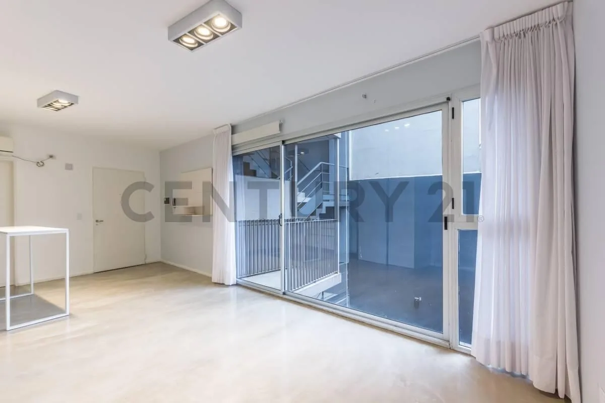 1 ambiente con balcón