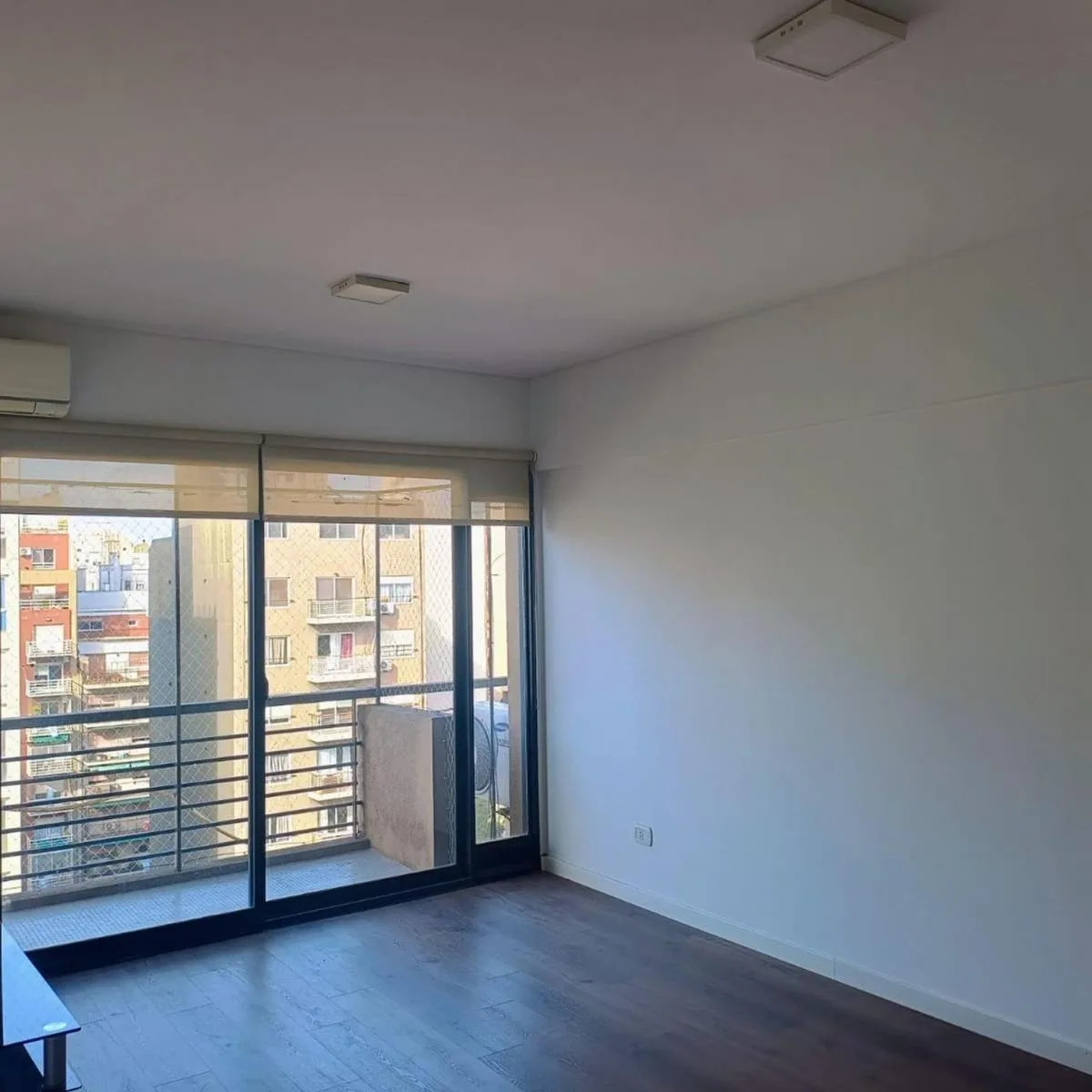 Piso 9 con balcón y cochera