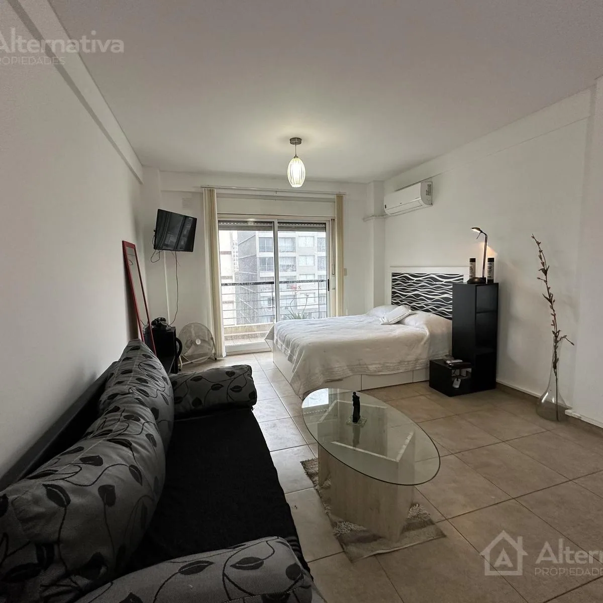 Kitnet com varanda, Villa Urquiza