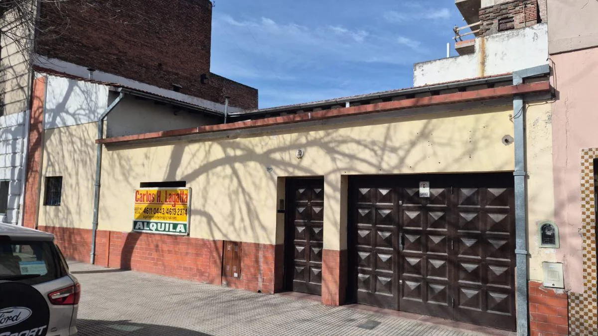 Casa en Alquiler Uso Comercial – 3 Dorm., Patio Cubierto con Techo Rebatible y Garage