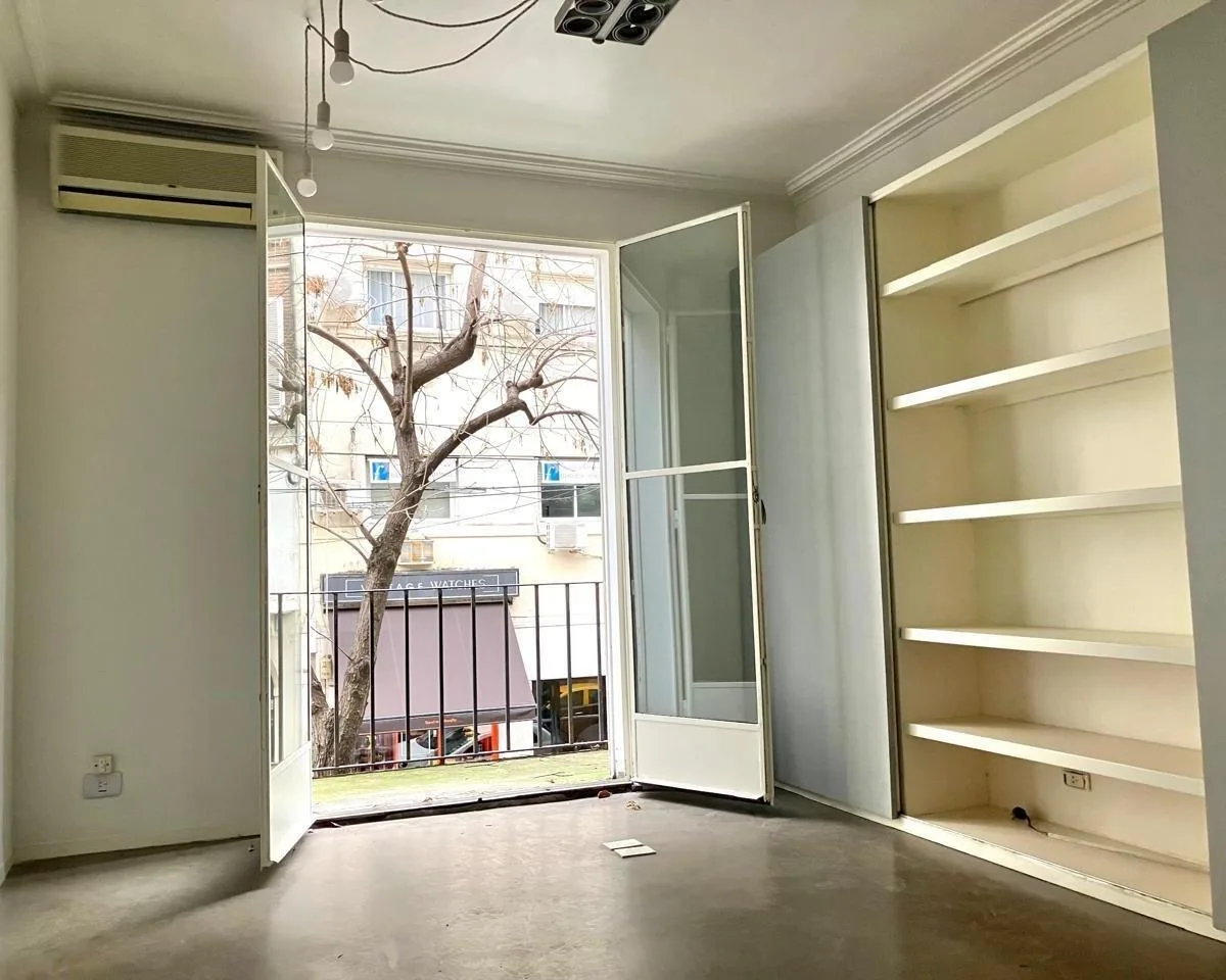 Monoambiente con balcón en Recoleta