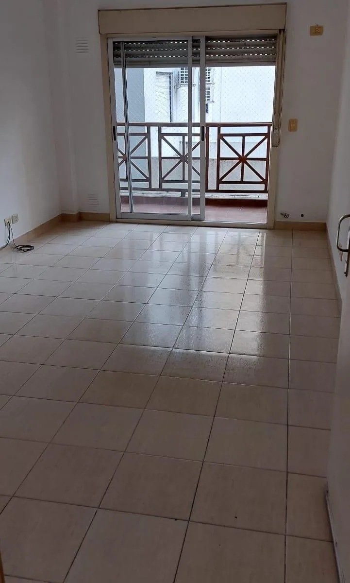 2 ambientes con balcón y parrilla