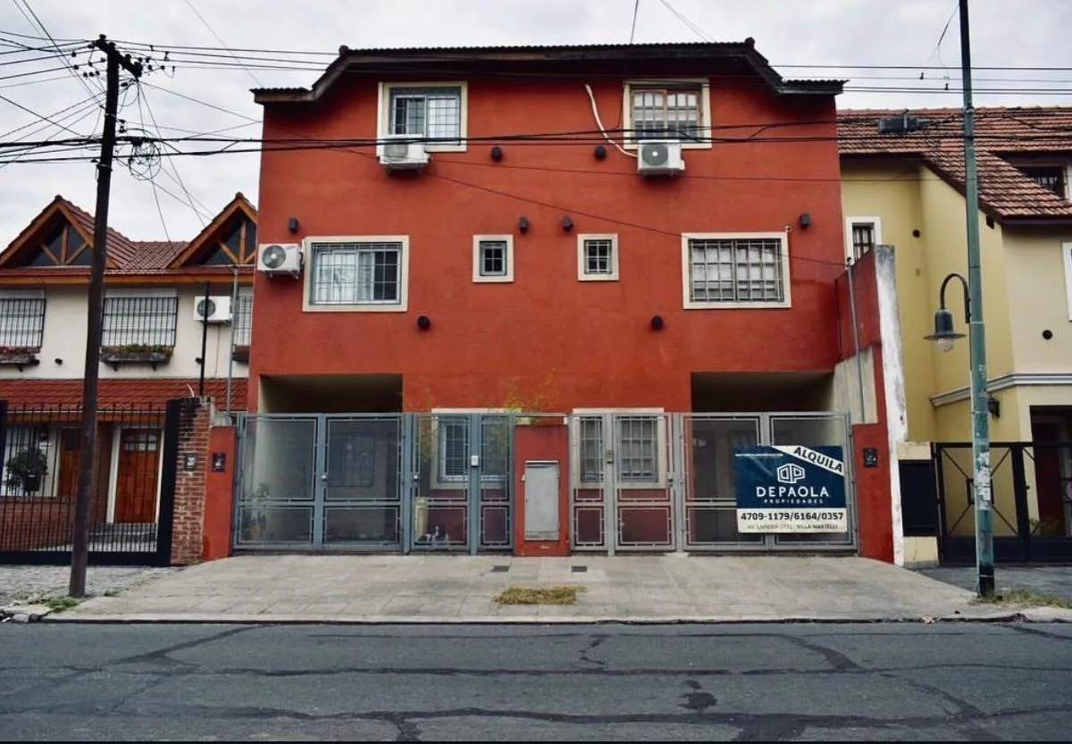 Alquiler y Venta - Casa Triplex 4 Ambientes en Olivos