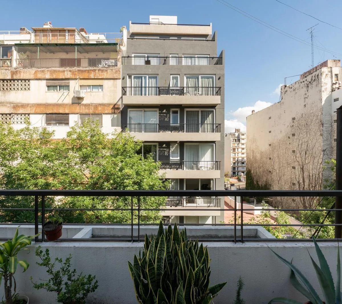 Monoambiente amoblado con balcón