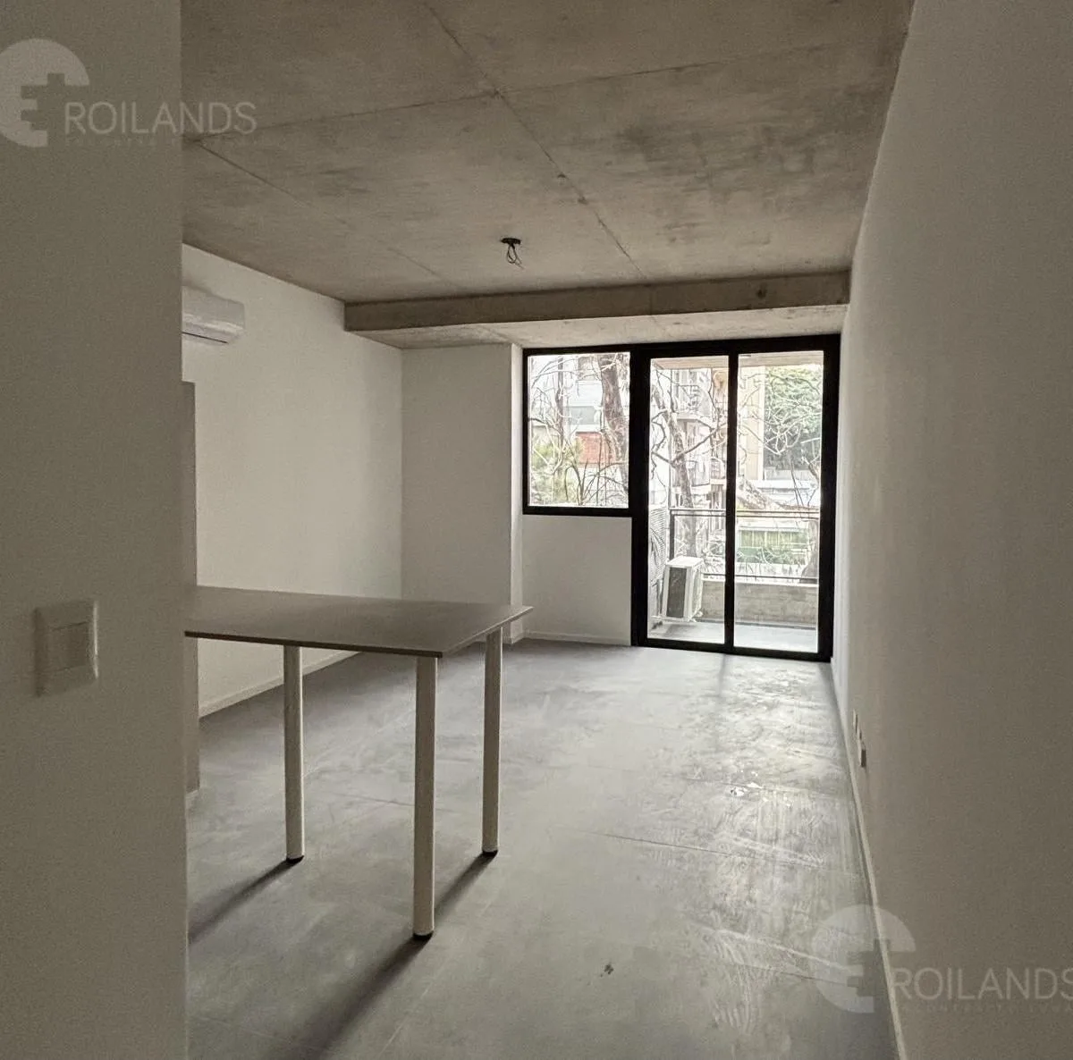 Monoambiente con balcón y amenities
