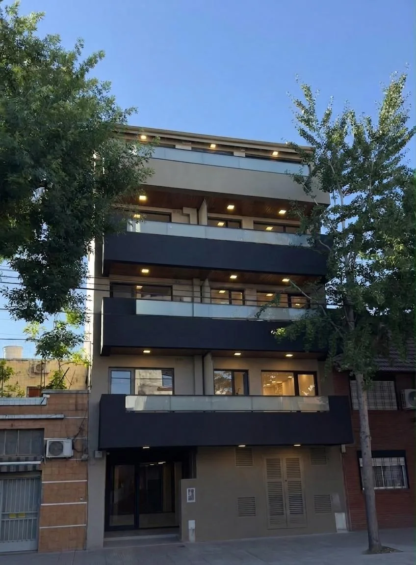 PB 1 ambiente con patio y terraza