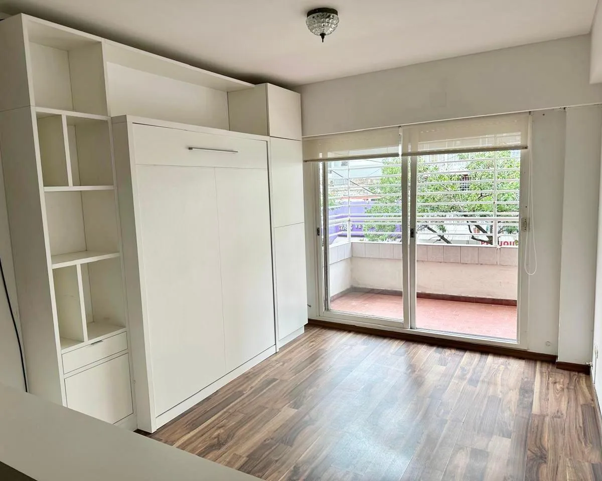 Alquiler Departamento Semiamoblado con Patio y Balcón