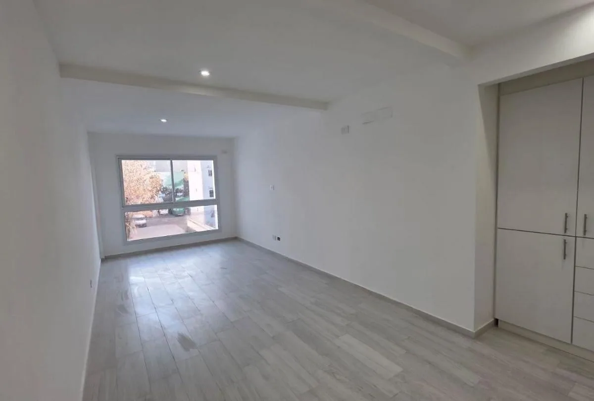 Front-facing studio, 34 m²