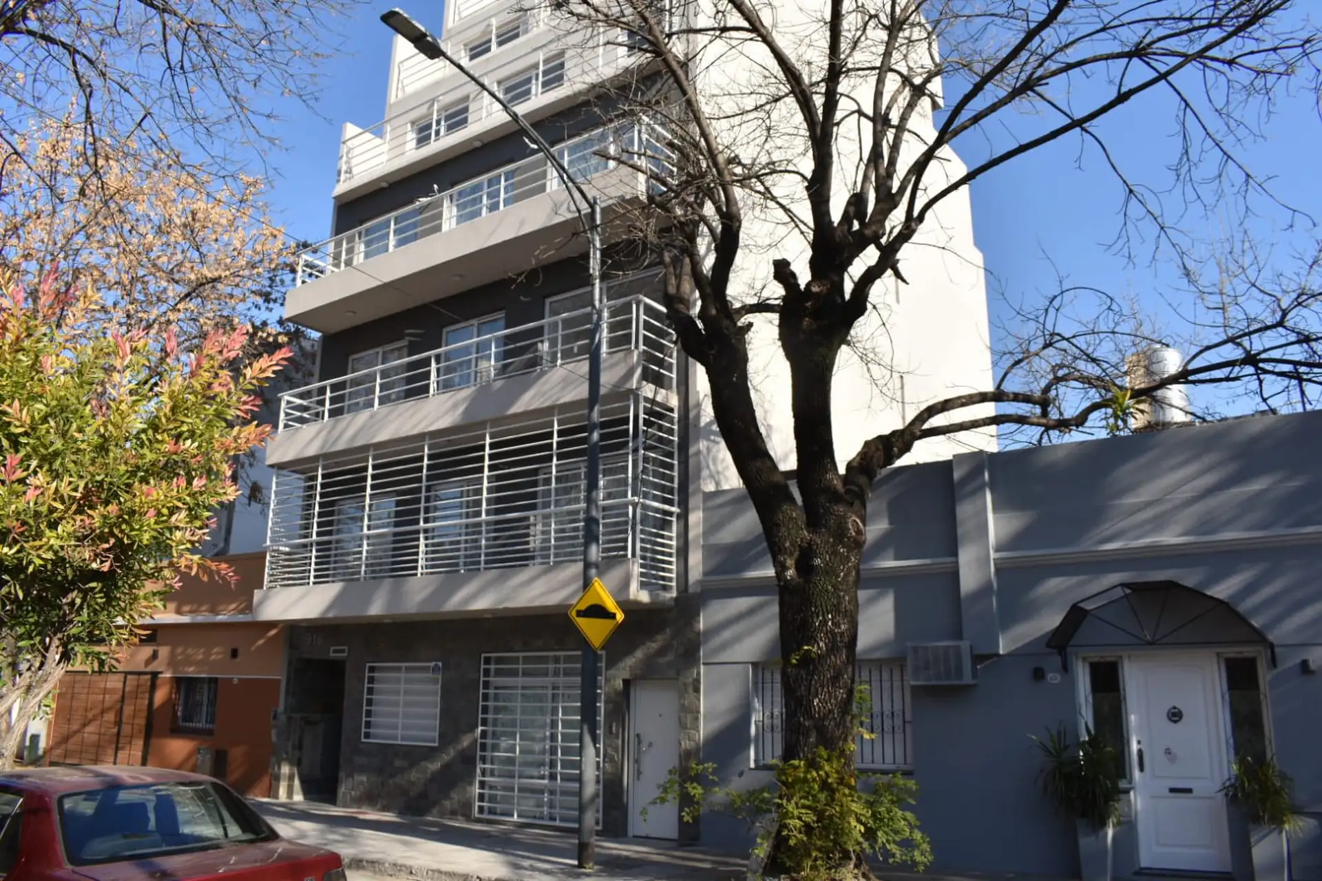Departamento de 3 ambientes con 2 baños en Floresta