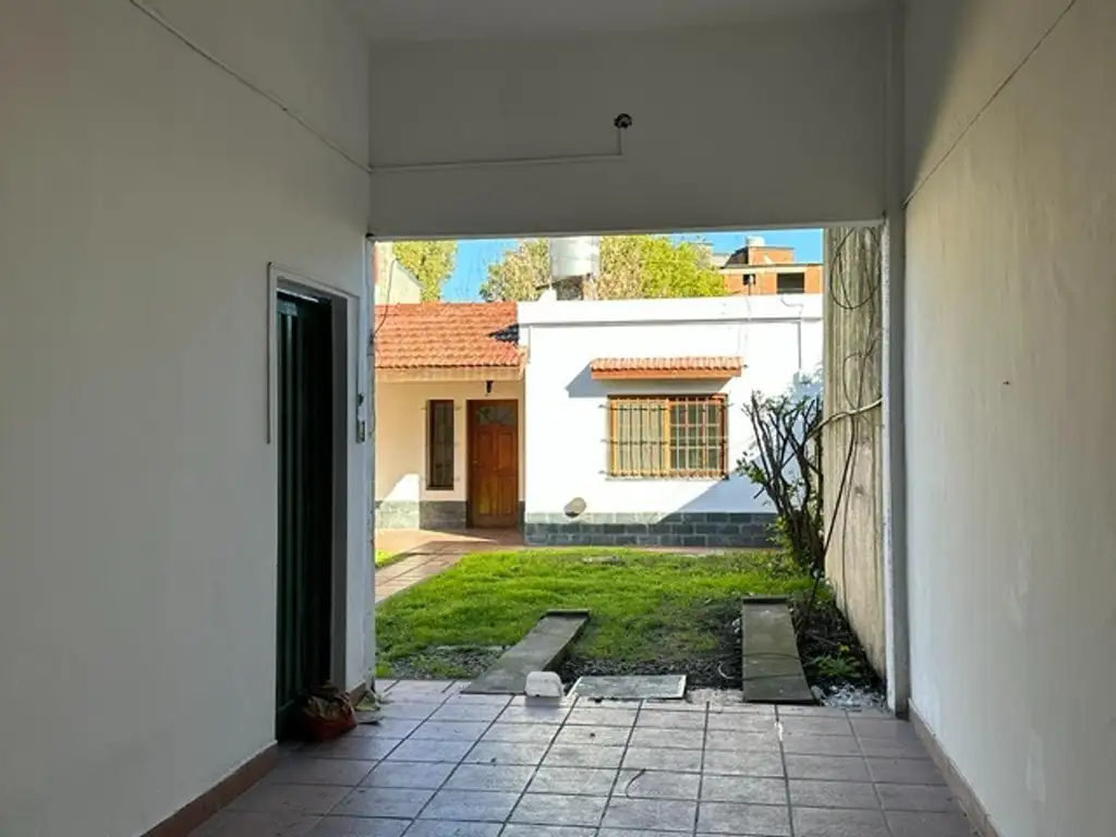 Chalé 3 dormitórios com pátio e churrasqueira