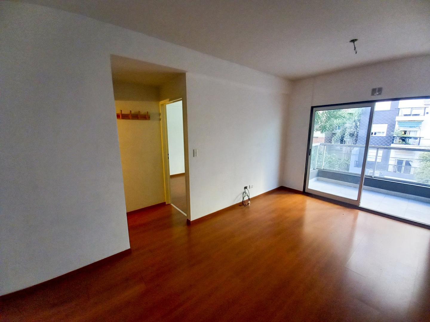 Semipiso de 2 ambientes con balcón en Villa Urquiza