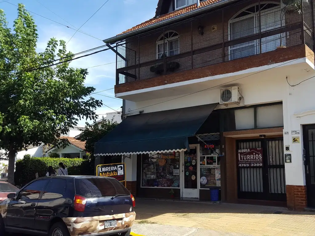 PH al frente con patio y garage