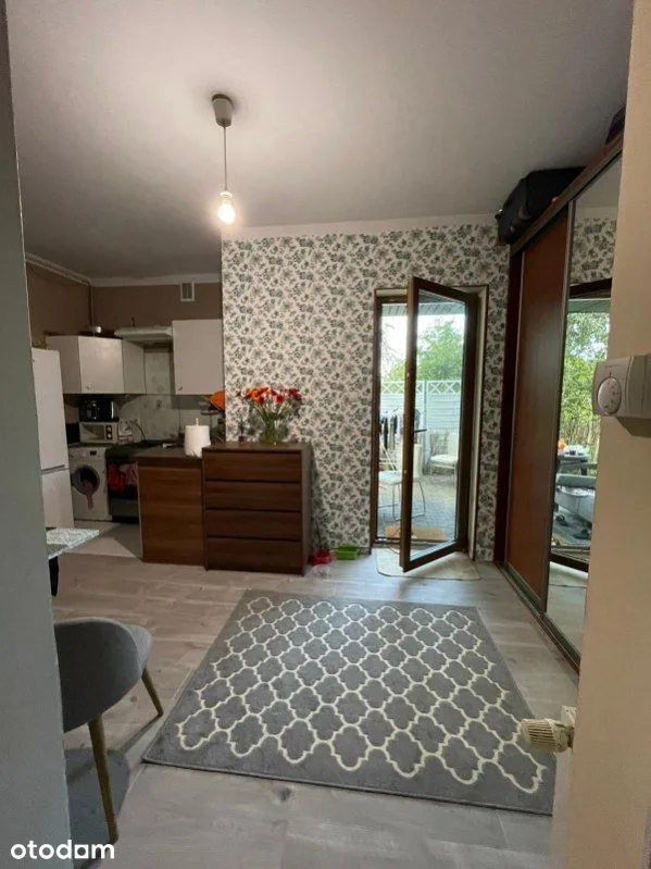 Ground-floor 2-room with terrace