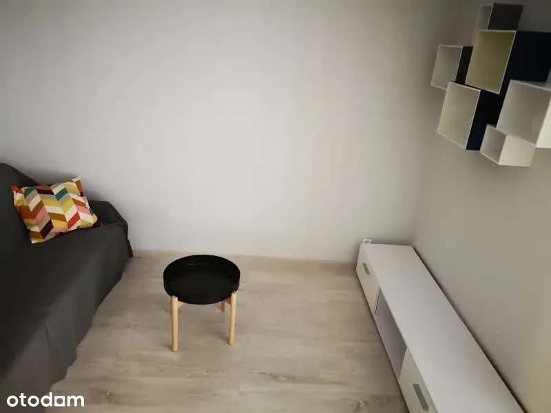 2-pokojowe mieszkanie z balkonem na Nowej Pradze, najem okazjonalny