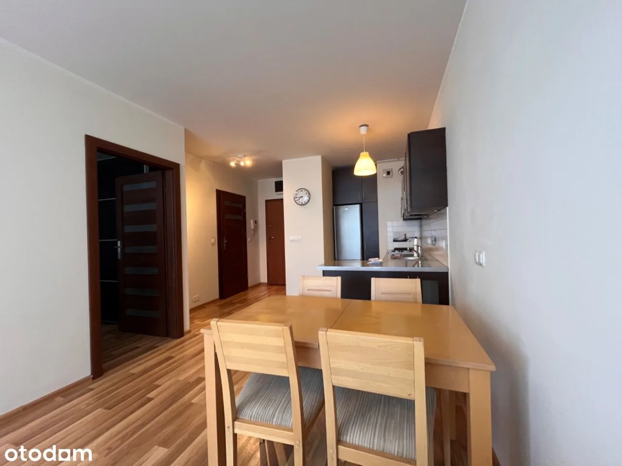 2 pokoje, balkon, garaż