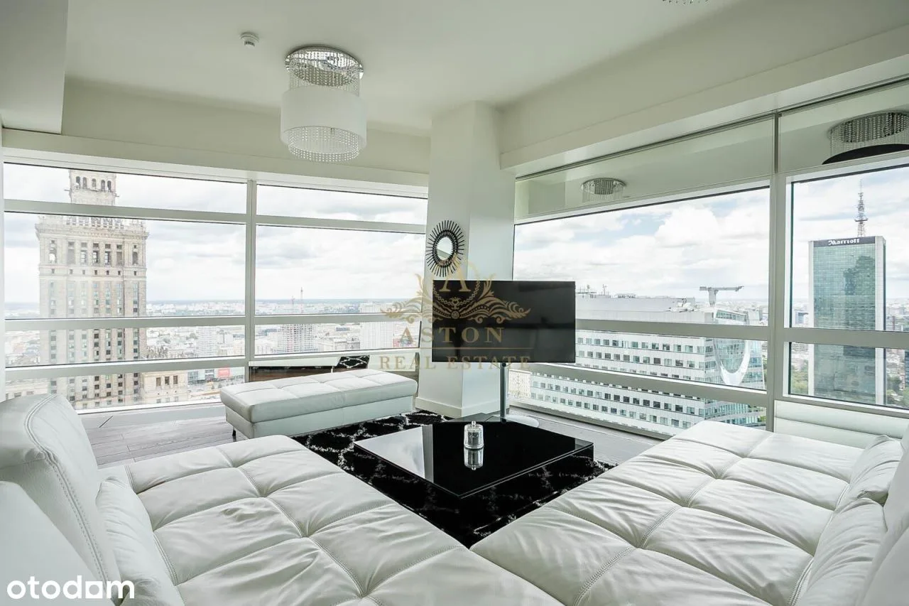 Glamorous apartment on Złota 44