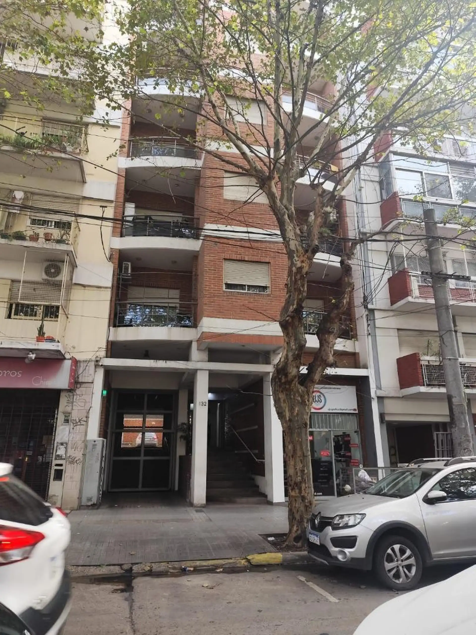 Unfurnished two-bedroom apartment in Ramos Mejía