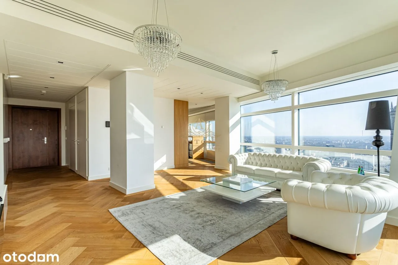 Sophisticated apartment on 33th floor on Złota 44