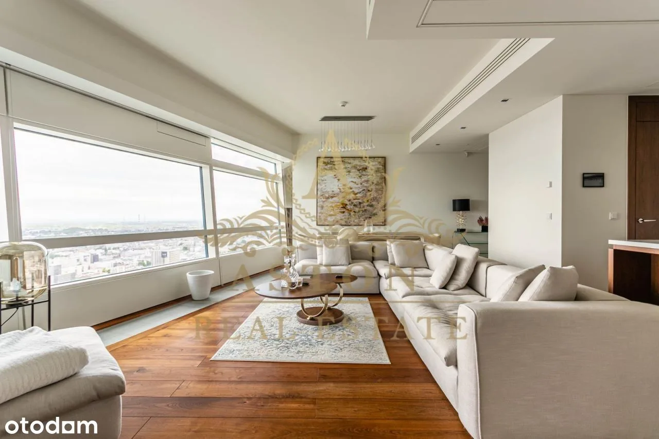 Exquisite apartment on 39th floor on Złota 44
