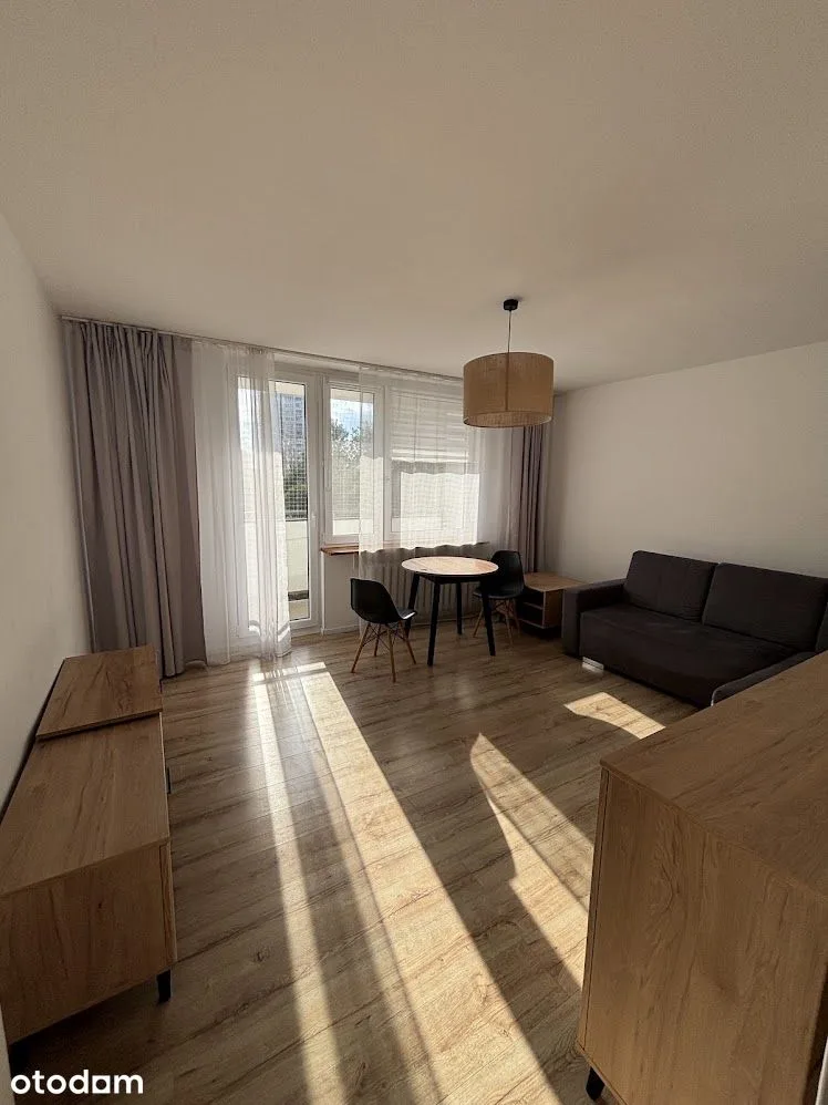 3 pokoje, oddzielna kuchnia - 62 m2.