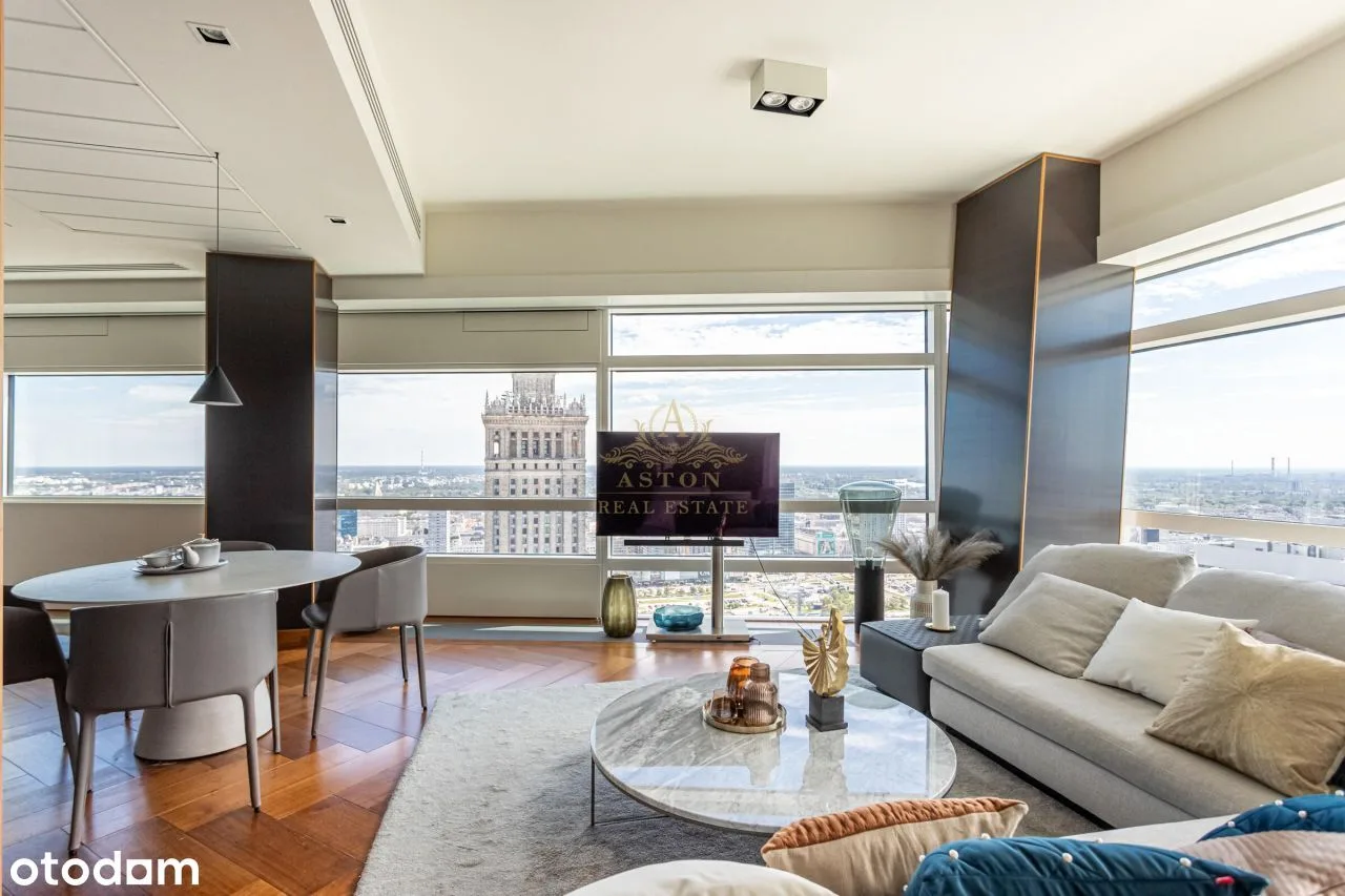 Luxury apartment with south-east view at Złota 44
