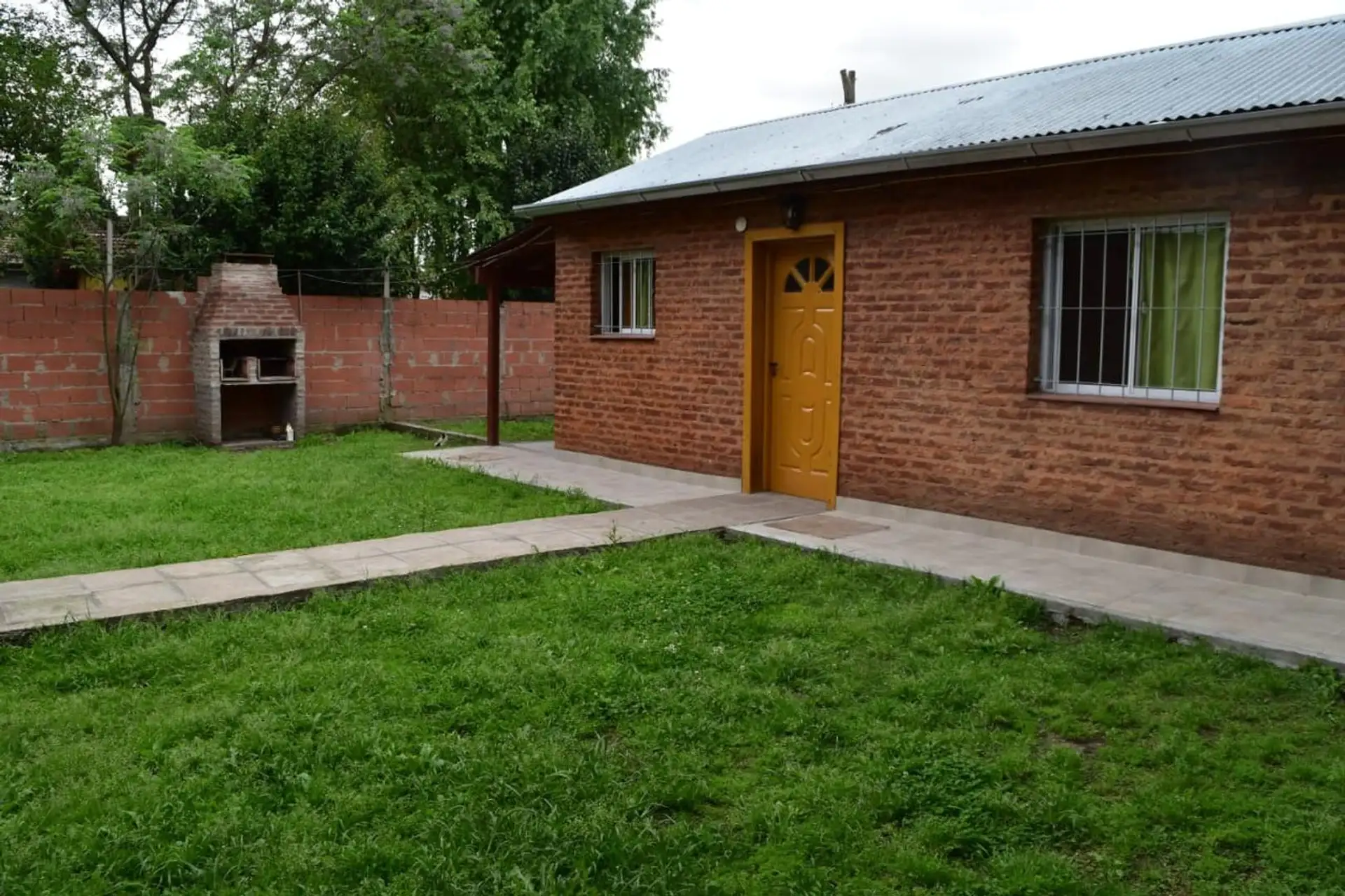 Casa de 2 ambientes com 1 dormitório em Ituzaingó